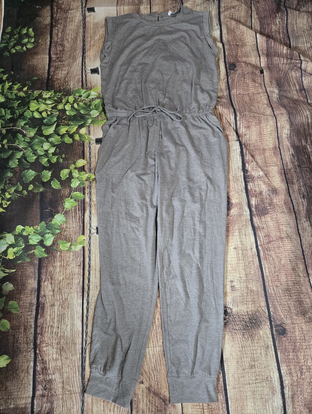 Source Unknown Sleeveless Gray Drawstring-Waist Jumpsuit